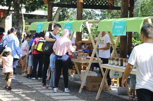 秀英區:愛心扶貧集市銷售火爆 特色農產品供不應求